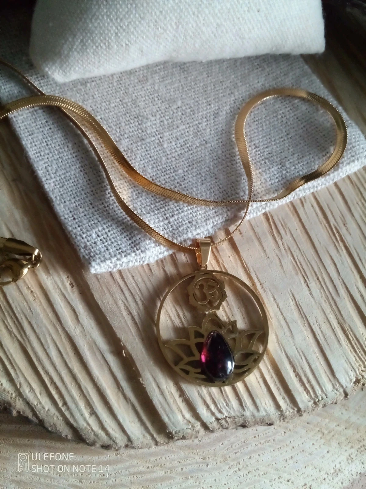 Collier fleur de lotus et pierre de grenat naturelle – photo 4